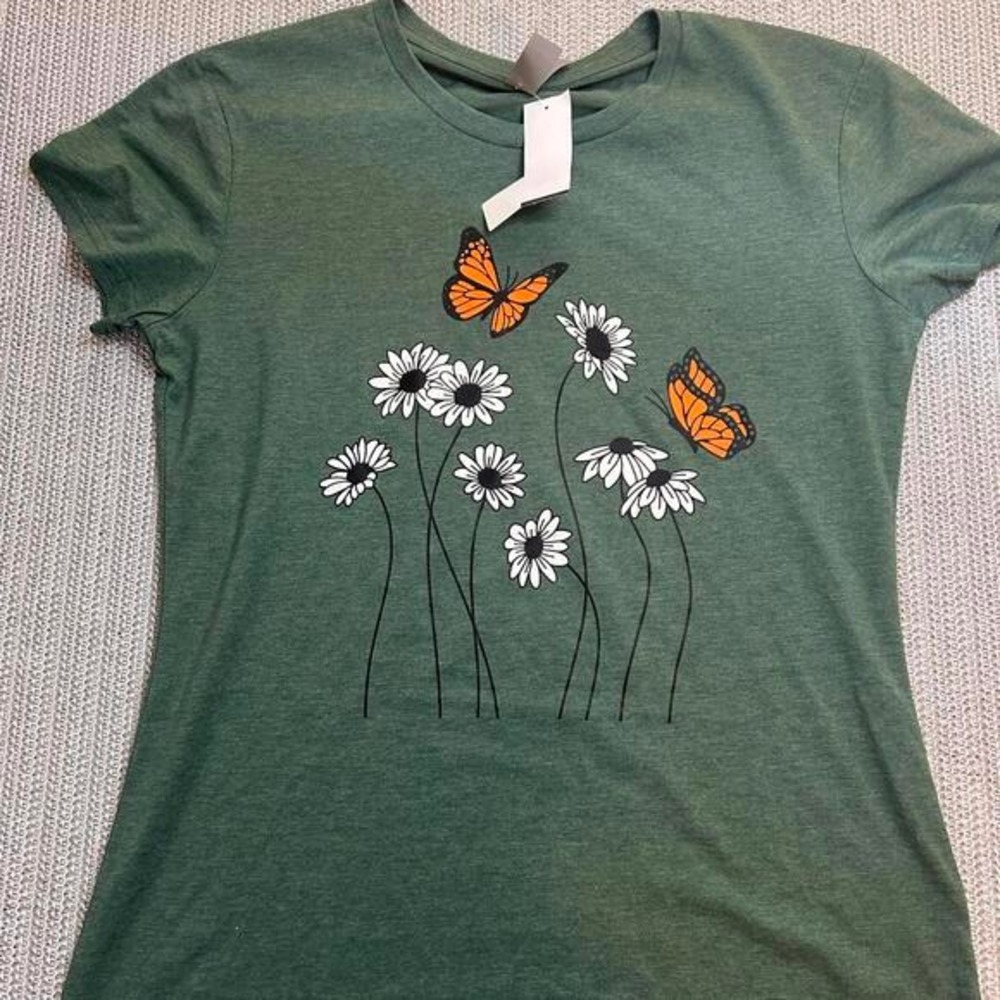 Instant Message Green Butterfly Daisy Graphic Tee NWT Size Medium
